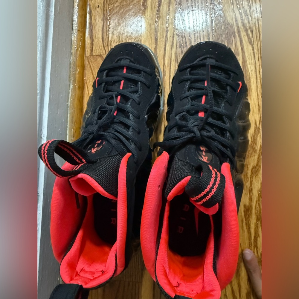 Nike Black and Red Foamposite Pro Sneakers SIZE 9.5 - Picture 6 of 7